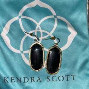 Black Kendra earrings